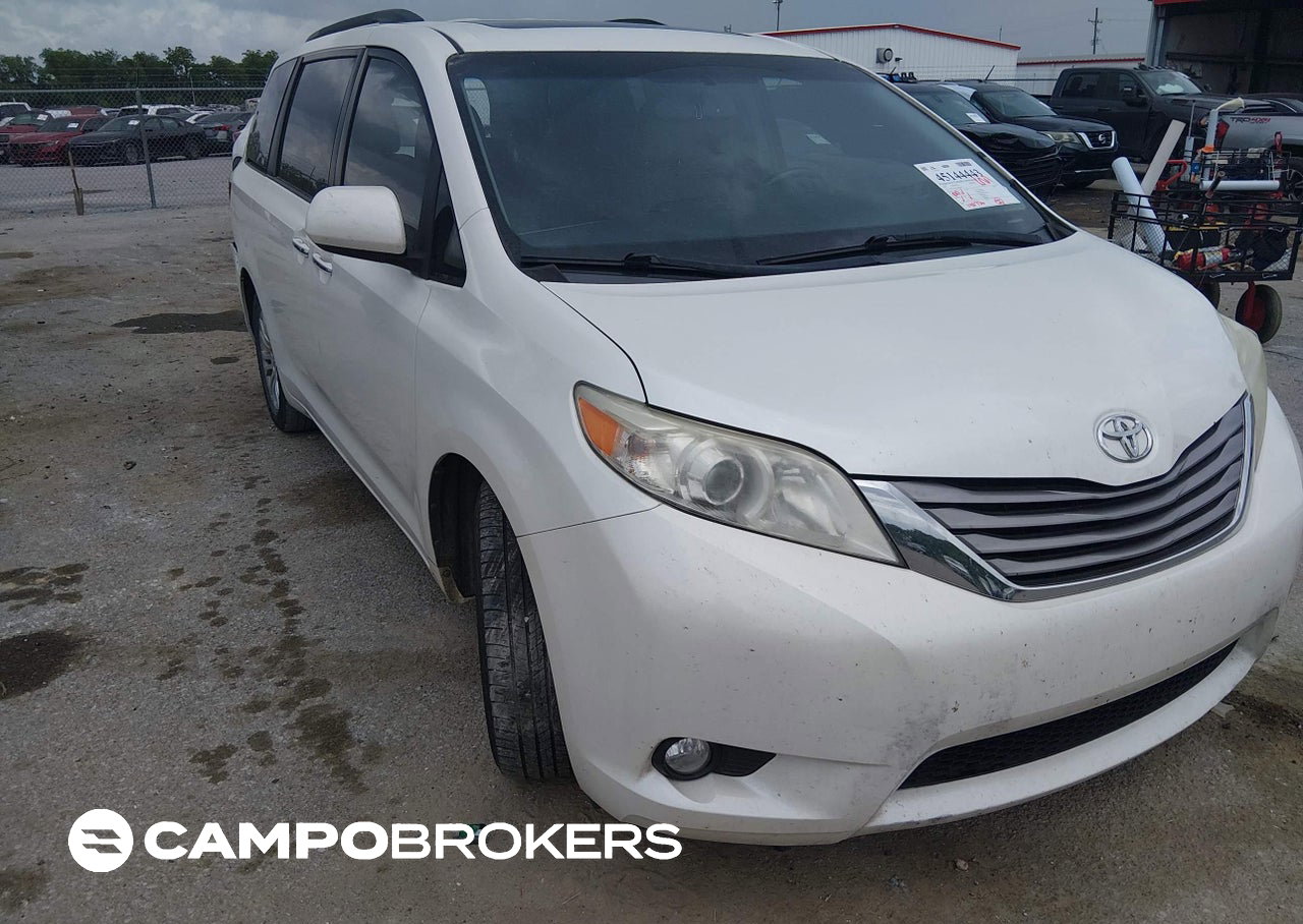 2017 Toyota Sienna Xle 8 Passenger, Rear damage, Iaai lot 45144443