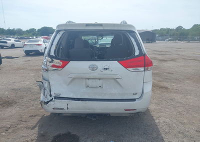 2013 Toyota Sienna Le V6 8 Passenger, daño Trasero, Iaai lote 45045979, foto 17 de 17