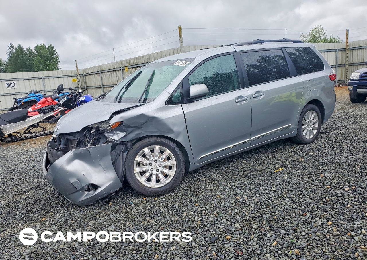 2015 Toyota All Models Sienna, Front End damage, Copart lot 54727626