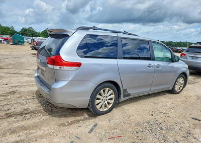 2011 Toyota Sienna Limited 7-passenger, пошкодження: Передня частина, Copart лот 57624656, фото 3 з 13