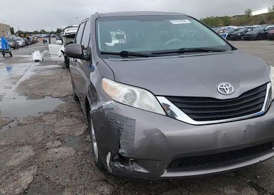 2013 Toyota Sienna Le, Rear End damage, Copart lot 51670696, photo 14 of 15