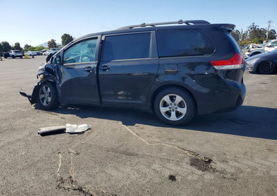 2012 Toyota All Models Sienna, uszkodzenie: Przód, Copart lot 54724836, zdjęcie 2 z 14