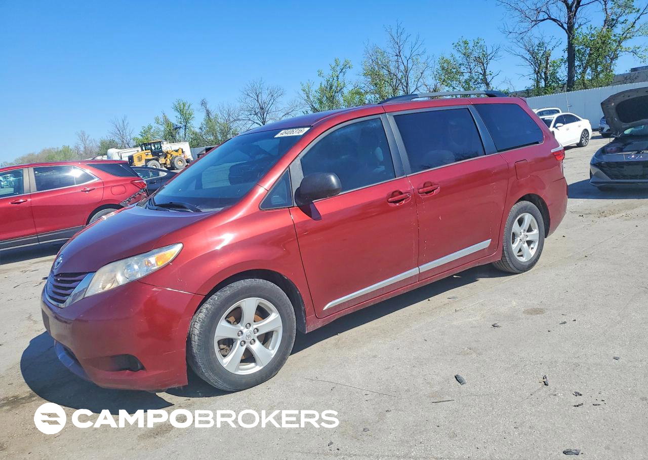 2015 Toyota Sienna Le 8-passenger, daño Frontal, Copart lote 48406316