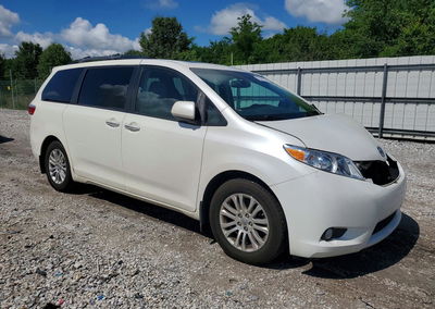 2017 Toyota Sienna Xle Premium 8-passenger, Front End damage, Copart lot 55362826, photo 4 of 14