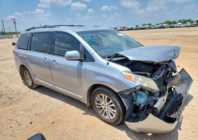 2014 Toyota Sienna Xle 8-passenger, пошкодження: Передня частина, Copart лот 55812916, фото 4 з 13