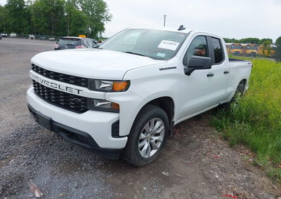 2020 Chevrolet Silverado 1500 4wd  Standard Bed Custom, daño Lateral derecho, Iaai lote 45339015, foto 2 de 16