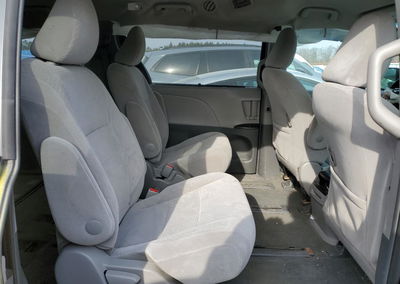 2015 Toyota Sienna Le, uszkodzenie: Przód, Copart lot 46285936, zdjęcie 11 z 13