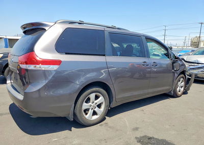 2012 Toyota All Models Sienna, uszkodzenie: Przód, Copart lot 57250316, zdjęcie 3 z 14