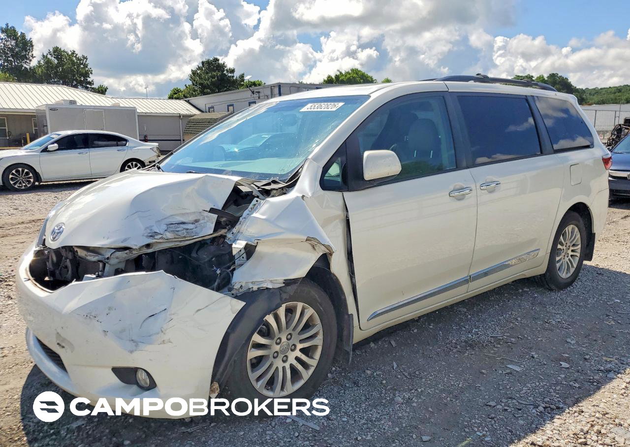 2017 Toyota Sienna Xle Premium 8-passenger, Front End damage, Copart lot 55362826