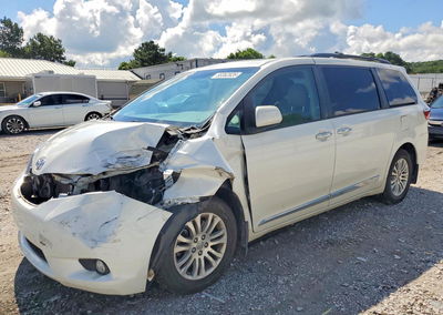 2017 Toyota Sienna Xle Premium 8-passenger, Front End damage, Copart lot 55362826