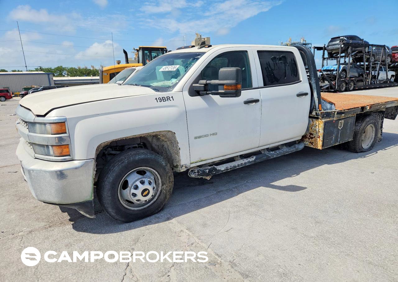 2019 Chevrolet Silverado C3500 6.0l V-8 Flat Bed, uszkodzenie: Drobne wgniecenia/zarysowania, Copart lot 49512136