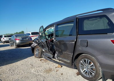 2019 Toyota Sienna Xle 8 Passenger, uszkodzenie: Przód, Iaai lot 45264151, zdjęcie 17 z 19