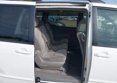 2009 Toyota Sienna Le, daño Lateral derecho, Iaai lote 45181708, foto 8 de 17