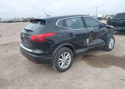 2018 Nissan Rogue Sport S, пошкодження: Передня частина, Iaai лот 44777066, фото 4 з 17