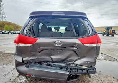 2013 Toyota Sienna Le, Rear End damage, Copart lot 51670696, photo 6 of 15