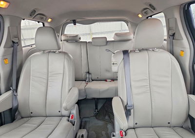 2012 Toyota Sienna Xle 8-passenger, uszkodzenie: Bok, Copart lot 57768696, zdjęcie 10 z 14