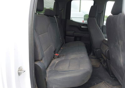 2020 Chevrolet Silverado 1500 4wd  Standard Bed Custom, daño Lateral derecho, Iaai lote 45339015, foto 8 de 16