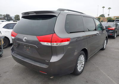 2014 Toyota Sienna Xle V6 8 Passenger, пошкодження: Лівий бік, Iaai лот 45281276, фото 4 з 16