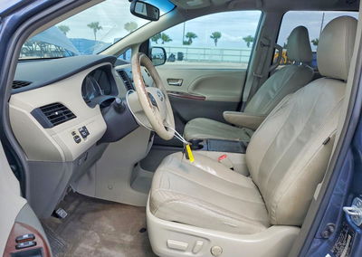 2014 Toyota Sienna Xle 8-passenger, Front End damage, Copart lot 52523866, photo 7 of 14
