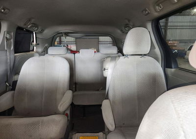 2011 Toyota Sienna Le, uszkodzenie: Mechaniczne, Copart lot 57145926, zdjęcie 10 z 13