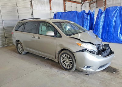 2015 Toyota All Models Sienna, uszkodzenie: Przód, Copart lot 72846585, zdjęcie 4 z 13