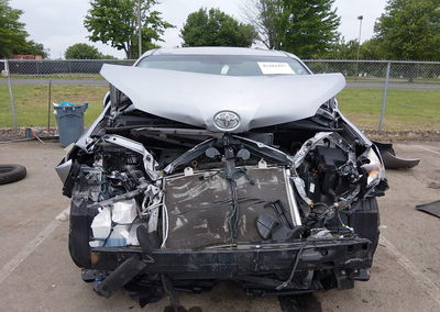 2017 Toyota Sienna Xle 8 Passenger, Front End damage, Iaai lot 45201997, photo 12 of 16