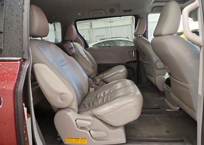 2014 Toyota Sienna, daño Lateral, Copart lote 56153286, foto 11 de 13