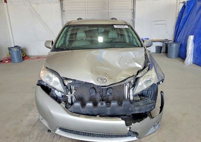 2015 Toyota All Models Sienna, uszkodzenie: Przód, Copart lot 72846585, zdjęcie 5 z 13
