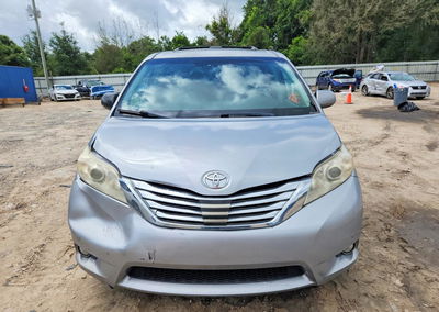2011 Toyota Sienna Limited 7-passenger, пошкодження: Передня частина, Copart лот 57624656, фото 5 з 13