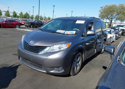 2012 Toyota Sienna Le V6 8 Passenger, uszkodzenie: Lewy bok, Iaai lot 45347643, zdjęcie 2 z 16
