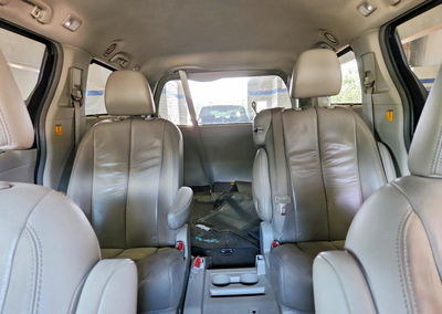 2011 Toyota Sienna Xle 8-passenger, пошкодження: Бік, Copart лот 56781126, фото 10 з 13