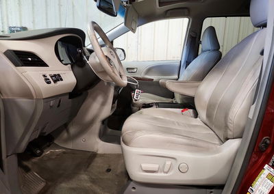 2014 Toyota Sienna, daño Lateral, Copart lote 56153286, foto 7 de 13