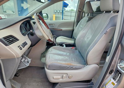 2011 Toyota Sienna Limited 7-passenger, пошкодження: Передня частина, Copart лот 57624656, фото 7 з 13