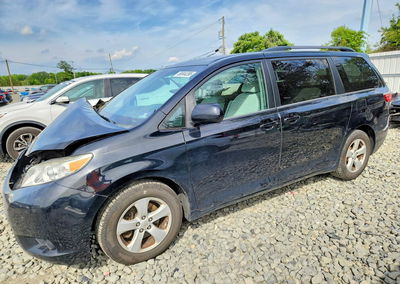 2015 Toyota Sienna Le, daño Frontal, Copart lote 56944396