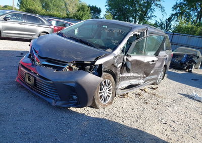 2019 Toyota Sienna Xle 8 Passenger, uszkodzenie: Przód, Iaai lot 45264151, zdjęcie 2 z 19