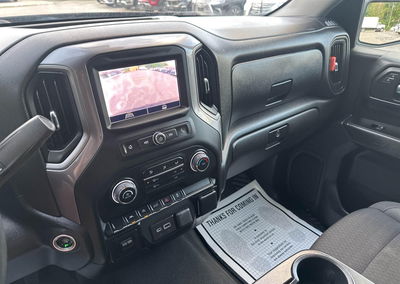 2022 Chevrolet Silverado 1500 4wd  Short Bed Custom, uszkodzenie: Normal Wear & Tear, Iaai lot 45242924, zdjęcie 6 z 10