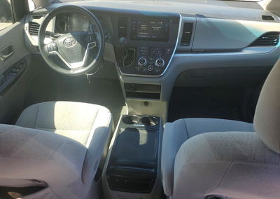 2015 Toyota Sienna Le 8-passenger, daño Frontal, Copart lote 48406316, foto 8 de 13