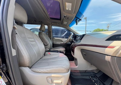 2014 Toyota Sienna Xle V6 8 Passenger, пошкодження: Лівий бік, Iaai лот 45331304, фото 5 з 11