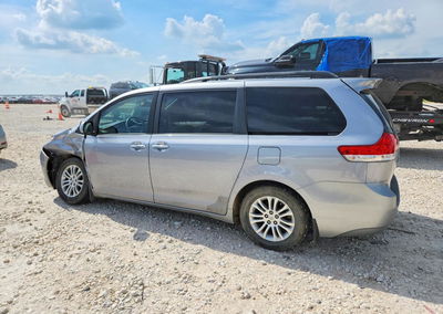 2011 Toyota Sienna Xle 8-passenger, Undercarriage damage, Copart lot 55398916, photo 2 of 13