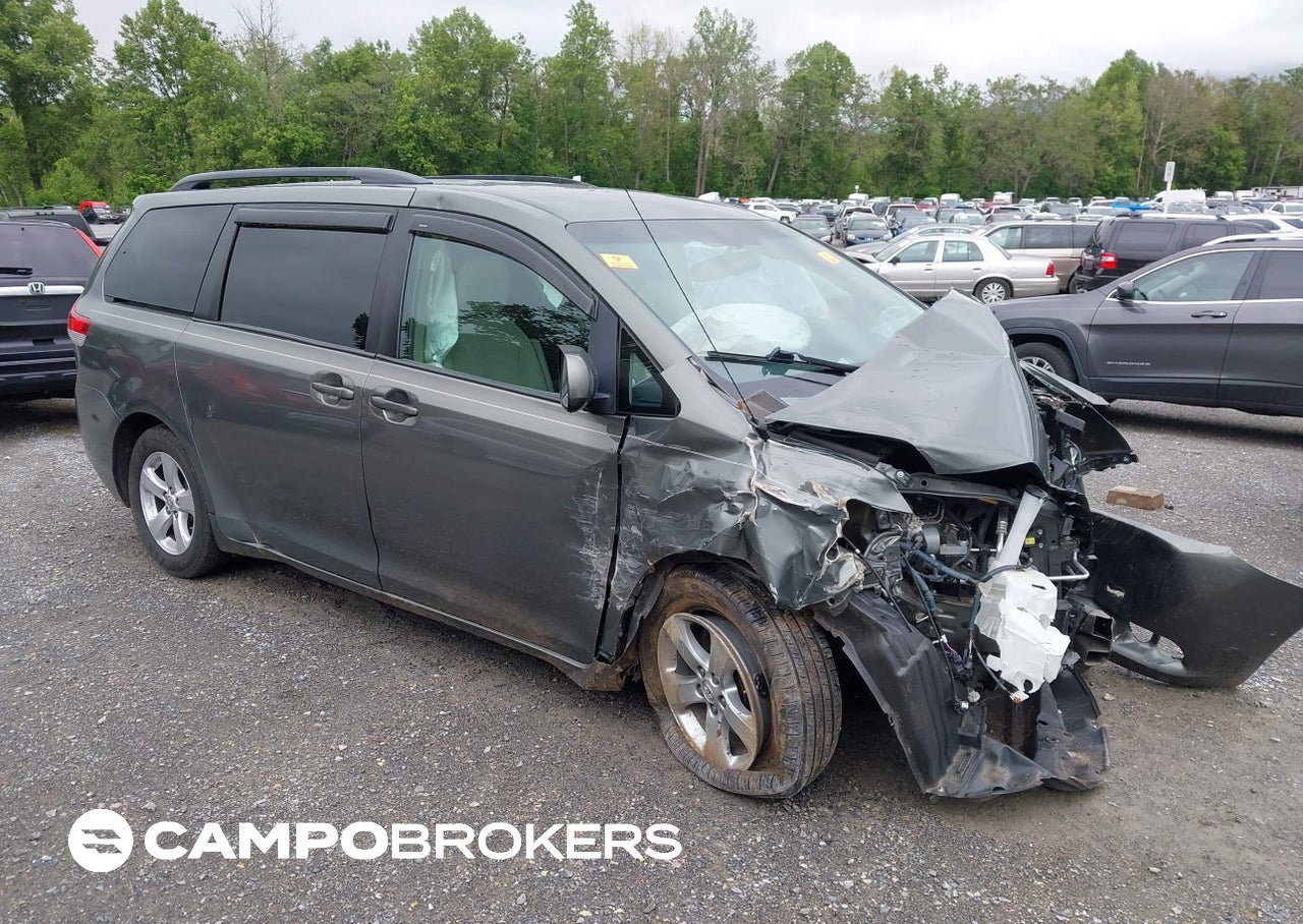2013 Toyota Sienna Le V6 8 Passenger, daño Biohazard, Iaai lote 45184240