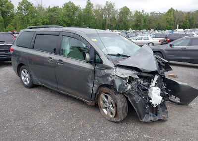 2013 Toyota Sienna Le V6 8 Passenger, daño Biohazard, Iaai lote 45184240