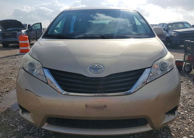 2011 Toyota Sienna Le, uszkodzenie: Bok, Copart lot 57754616, zdjęcie 5 z 14