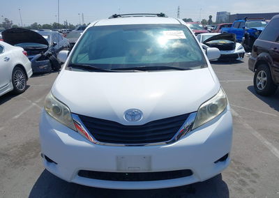 2011 Toyota Sienna Le V6, uszkodzenie: Tył, Iaai lot 45333760, zdjęcie 12 z 17