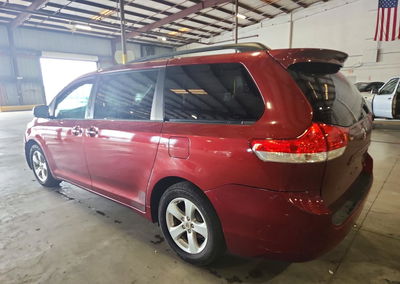 2011 Toyota Sienna Le, uszkodzenie: Mechaniczne, Copart lot 57145926, zdjęcie 2 z 13