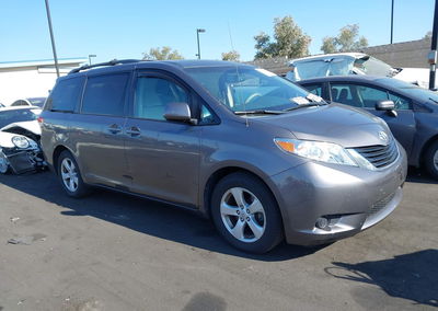 2012 Toyota Sienna Le V6 8 Passenger, uszkodzenie: Lewy bok, Iaai lot 45347643, zdjęcie 13 z 16