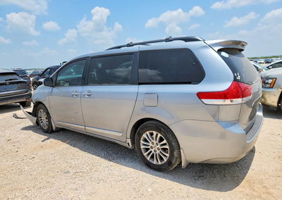 2014 Toyota Sienna Xle 8-passenger, пошкодження: Передня частина, Copart лот 55812916, фото 2 з 13