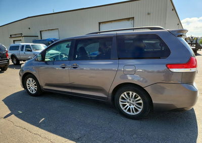 2011 Toyota Sienna Xle 8-passenger, Rear End damage, Copart lot 54980336, photo 2 of 12