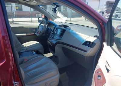 2012 Toyota Sienna Xle V6 8 Passenger, uszkodzenie: Front & Rear, Iaai lot 45315450, zdjęcie 5 z 20