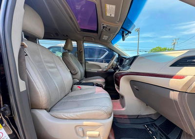 2014 Toyota Sienna Xle 8-passenger, пошкодження: Звичайний знос, Copart лот 57231946, фото 5 з 10