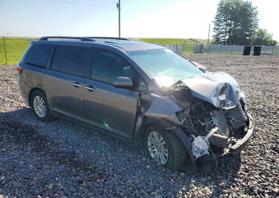 2017 Toyota Sienna Xle Premium 8-passenger, Front End damage, Copart lot 55233296, photo 4 of 13